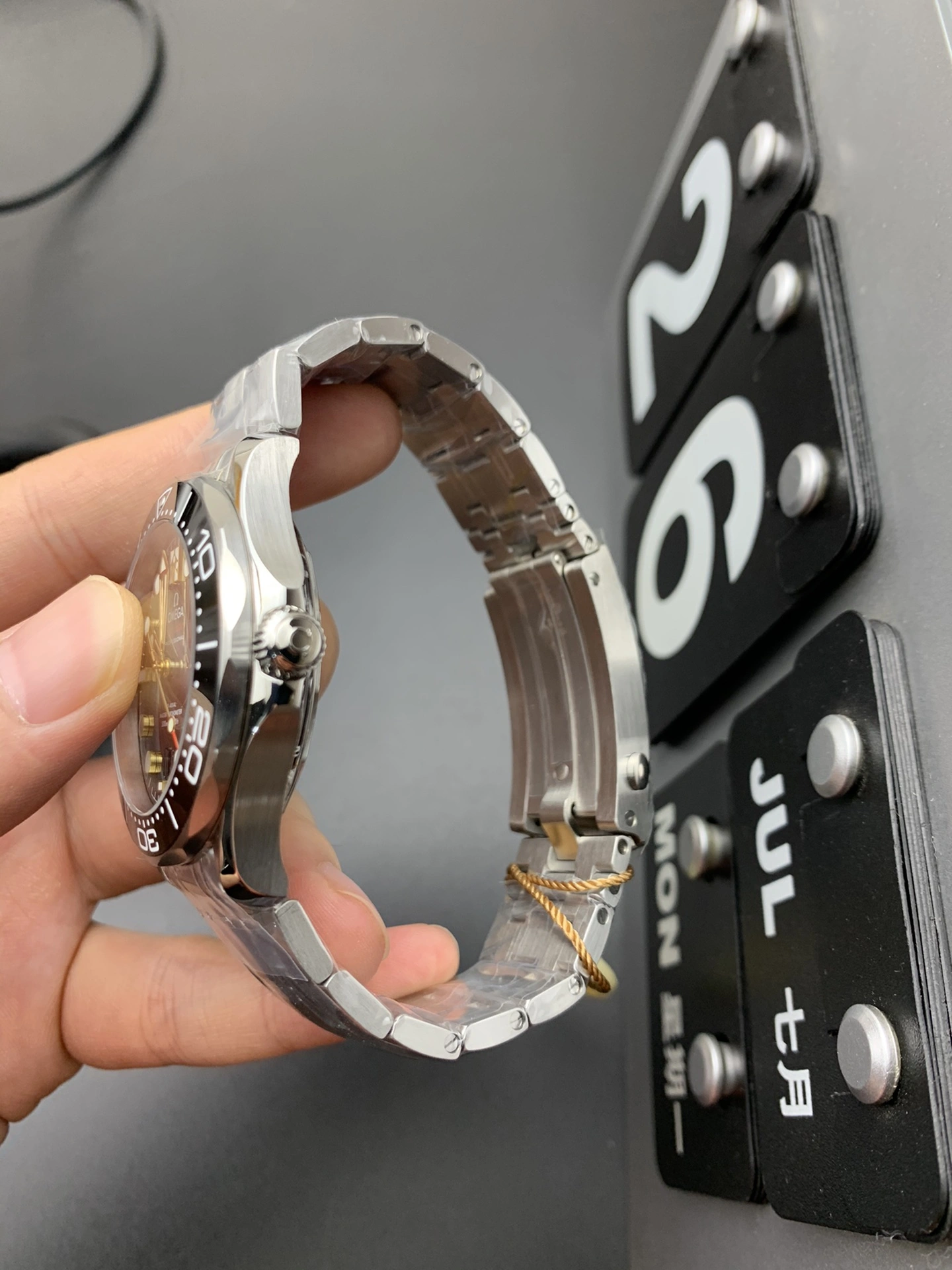 CBD Factory Omega Seamaster Diver 300M James Bond 50th Anniversary OHMSS 42mm Black Gun-Barrel Dial Black Ceramic Bezel Stainless Steel Bracelet (210.22.42.20.01.004) 1:1 Super Clone – DD8800 Movement StreetReady 240